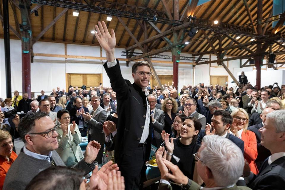 Unermüdlich tourte Hagel im Wahlkampf durch Festzelte wie Betriebshallen. (Archivbild)Marijan Murat/dpa