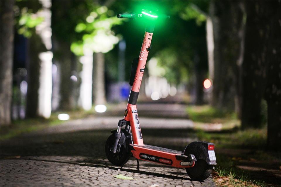 Unfälle mit E-Scootern sind keine Seltenheit. (Symbolbild) Sebastian Gollnow/dpa