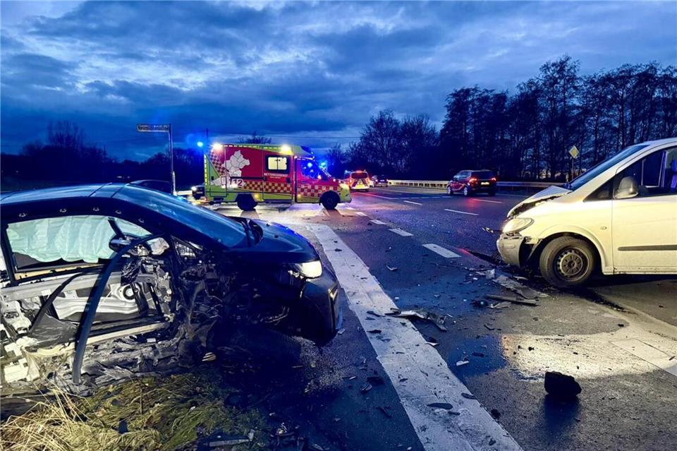 Unfall Borken B 70 NeumühlenalleFeuerwehr Borken
