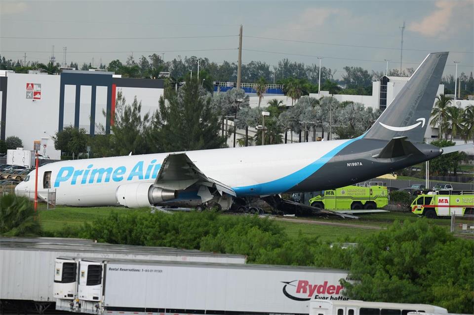Unfall am Flughafen Miami.Lynne Sladky/AP/dpa