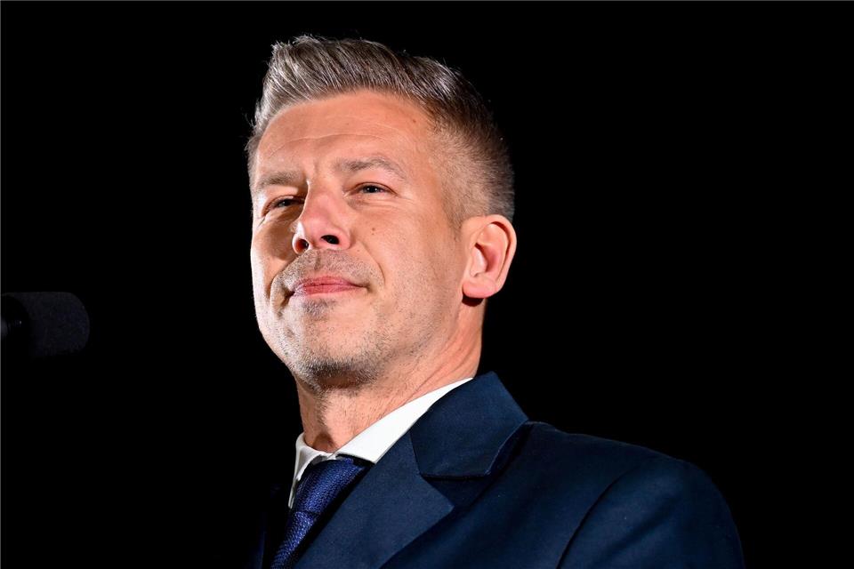 Ungarns künftiger Regierungschef Magyar will nach dem Amtsantritt die Propaganda-Maschinerie der Staatsmedien abstellen. (Archivbild)Denes Erdos/AP/dpa