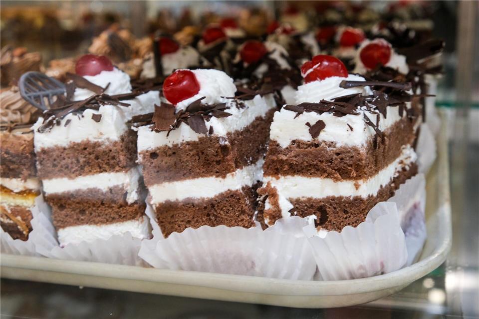 Ungewohntes Bild: Die Schwarzwälder Kirschtorte, die es in Toronto zu kaufen gibt, ist nicht selten das Erzeugnis der Bäckerei Dimpflmeier, die vor den Toren der Stadt produziert.Christoph Jänsch/dpa-tmn