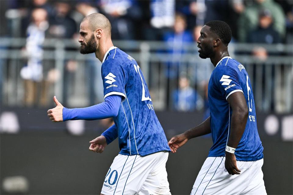 Unglücklich vor dem 0:1-Rückstand - Schütze zum wegweisenden 2:1: Darmstadts Aleksandar Vukotic (links).Florian Wiegand/dpa