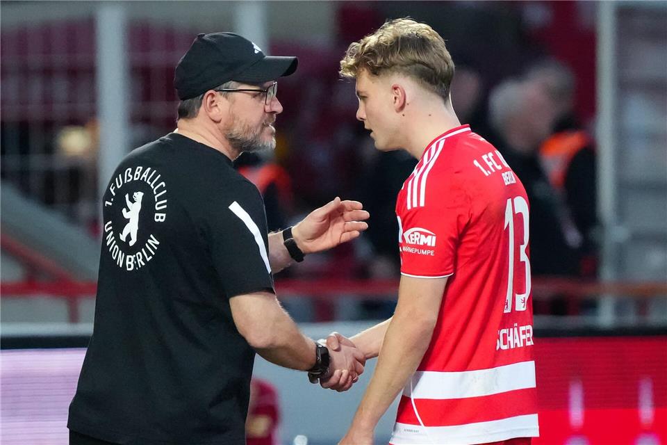Union Berlins Andras Schäfer (r) wurde nach seinem Platzverweis gegen Werder Bremen vom DFB gesperrt. (Archivbild)Soeren Stache/dpa