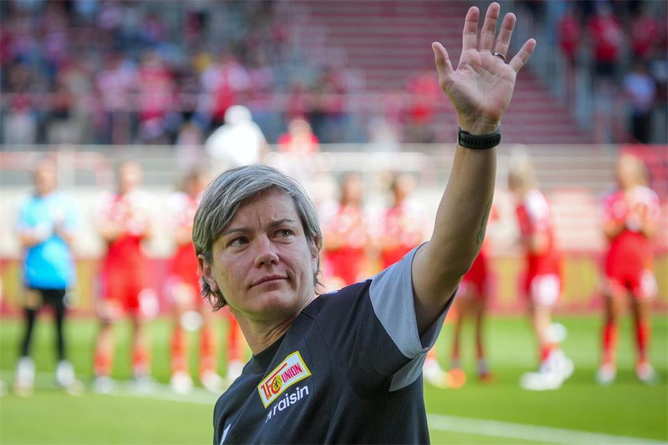 Union Berlins Geschäftsführerin erklärt den missglückten Saisonstart von Union Berlin. (Archivbild)Soeren Stache/dpa