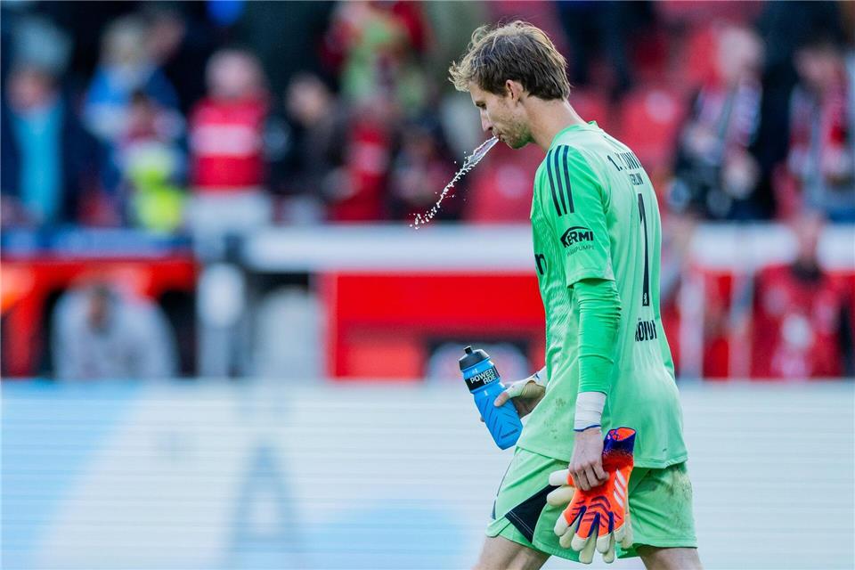 Union Berlins Torwart Frederik Rönnow kassierte in den letzten vier Spielen zehn Gegentore. (Archivbild)Rolf Vennenbernd/dpa