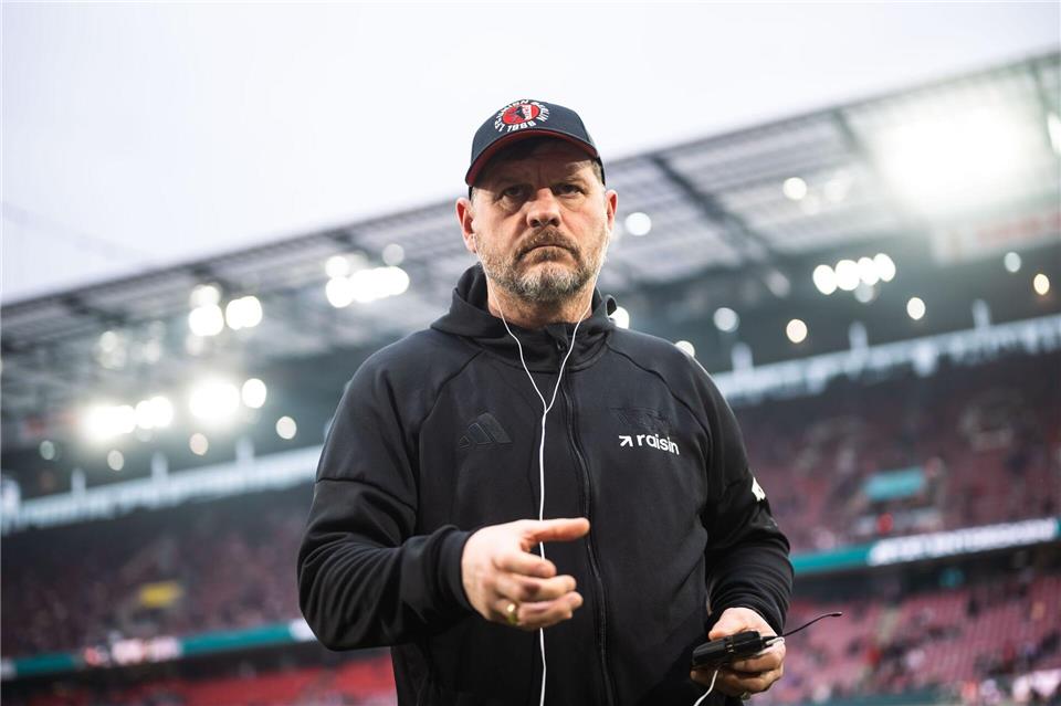 Union Berlins Trainer Steffen Baumgart bereitet sein Team auf das Spiel in Augsburg vor. (Archivbild) Marius Becker/dpa