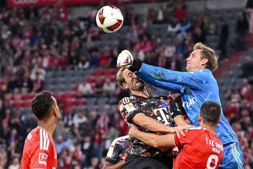 Union-Keeper Frederik Rönnow konnte einem leidtun. Harry Langer/dpa