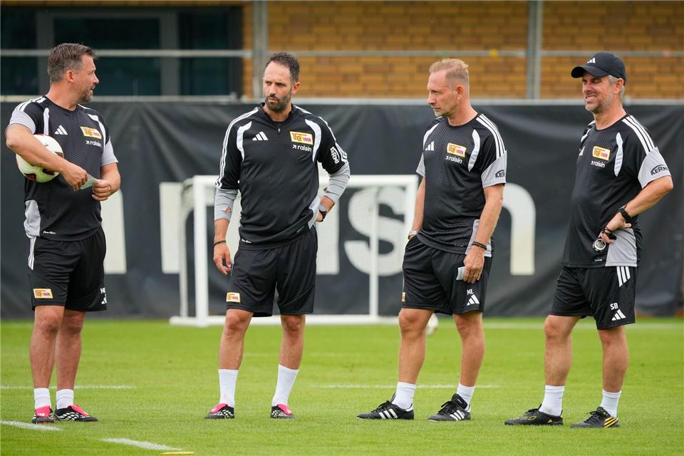 Union-Trainer Mauro Lustrinelli (2.v.r.) gibt sein Bundesliga-Debüt in der Alten Försterei.Soeren Stache/dpa