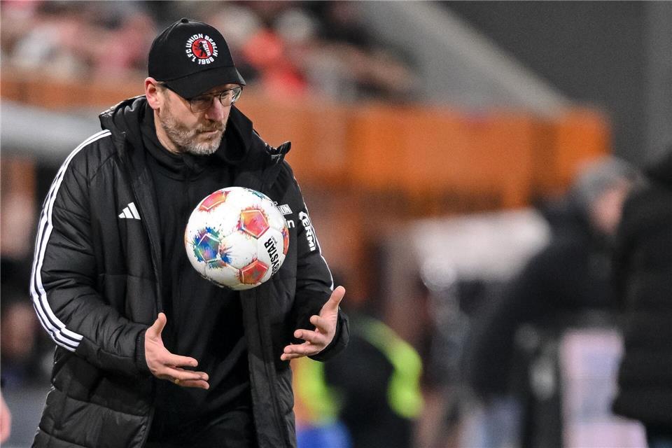 Union-Trainer Steffen Baumgart will auch in Stuttgart punkten. (Archivbild)Harry Langer/dpa