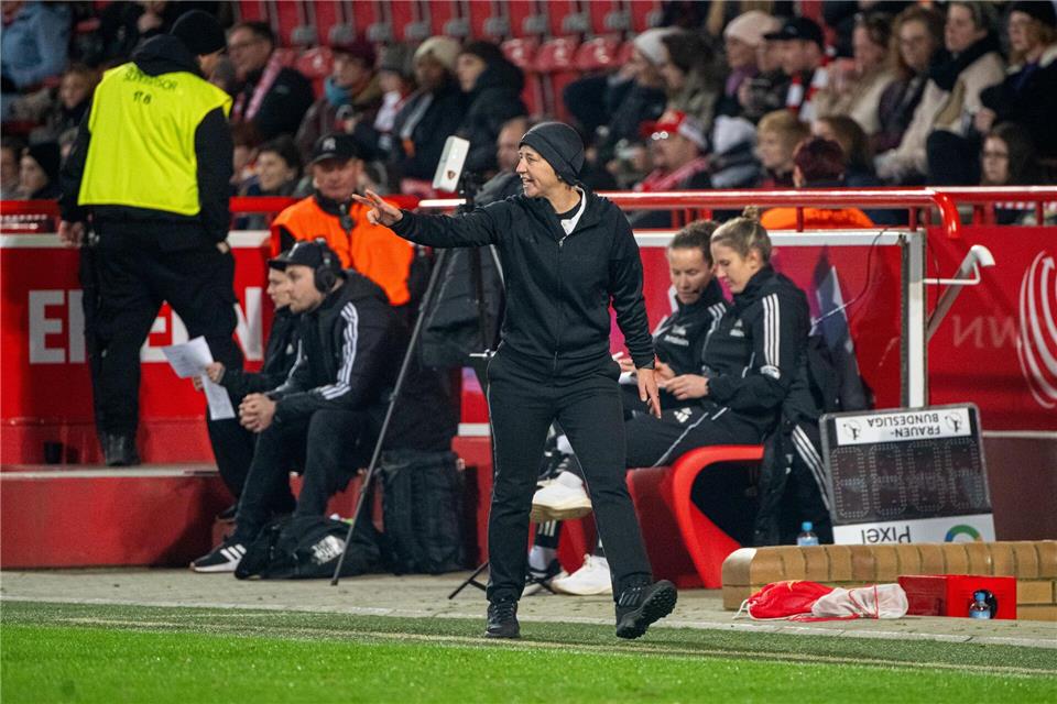 Union-Trainerin Ailien Poese konnte immerhin einen Punktgewinn feiern. (Archivbild)Matthias Koch/dpa