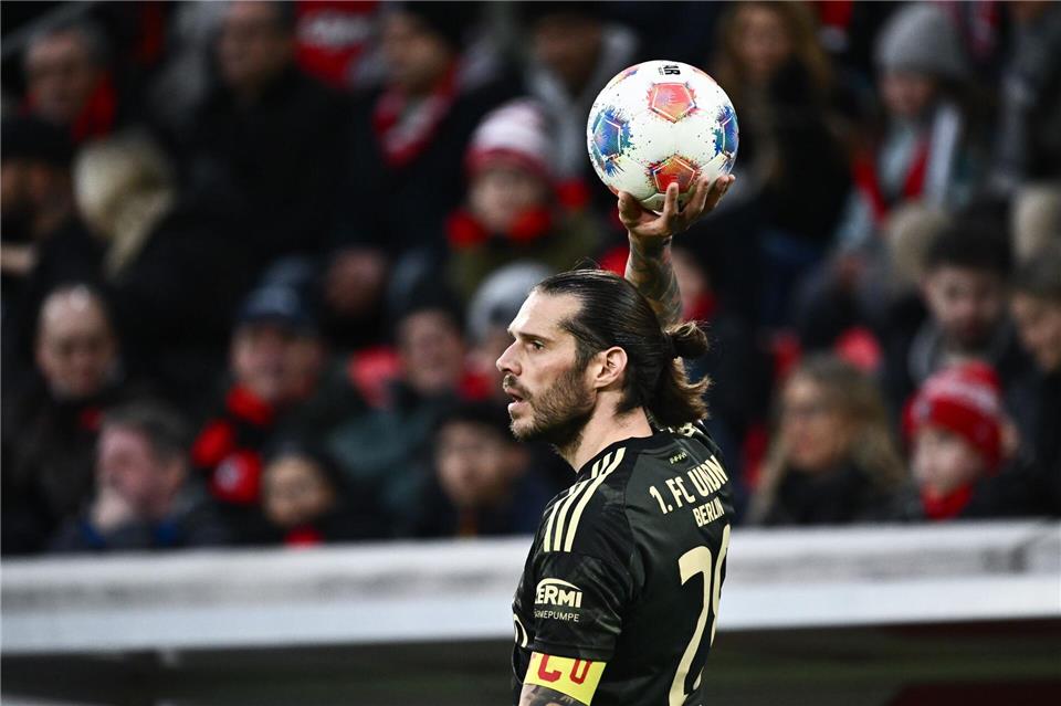 Unions Christopher Trimmel bastelt an seinem Trainerschein. (Archivbild)Silas Stein/dpa