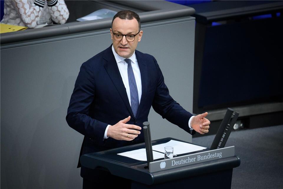 Unionsfraktionschef Jens Spahn (CDU) kann sich ein Verfahren zum Entzug des passiven Wahlrechts von Björn Höcke (AfD) vorstellen. (Archivbild)Bernd von Jutrczenka/dpa