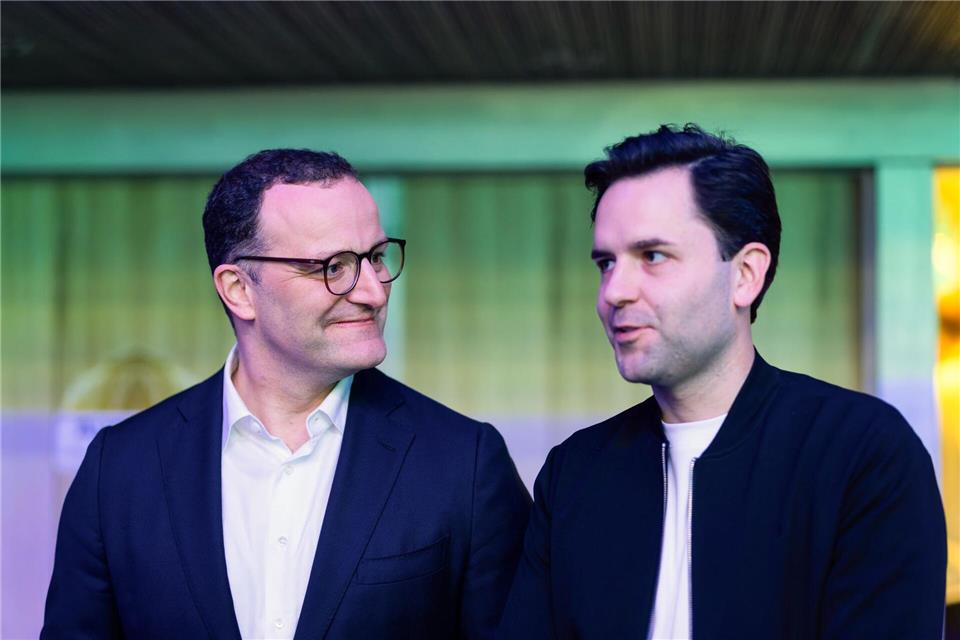 Unionsfraktionschef Jens Spahn will die jungen CDU-Abgeordneten wie Johannes Winkel überzeugen, für die Reformpläne der Koalition zu stimmen. (Archivbild) Philipp von Ditfurth/dpa