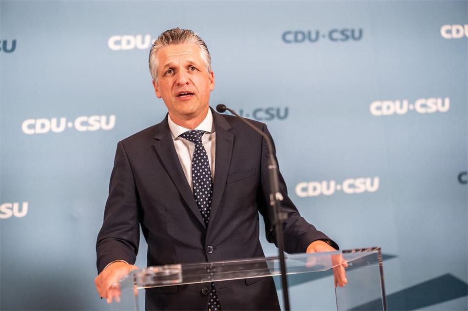 Unionsfraktionschef Thorsten Frei (CDU) vor einer Sitzung der CDU/CSU-Abgeordneten im Bundestag.Michael Kappeler/dpa