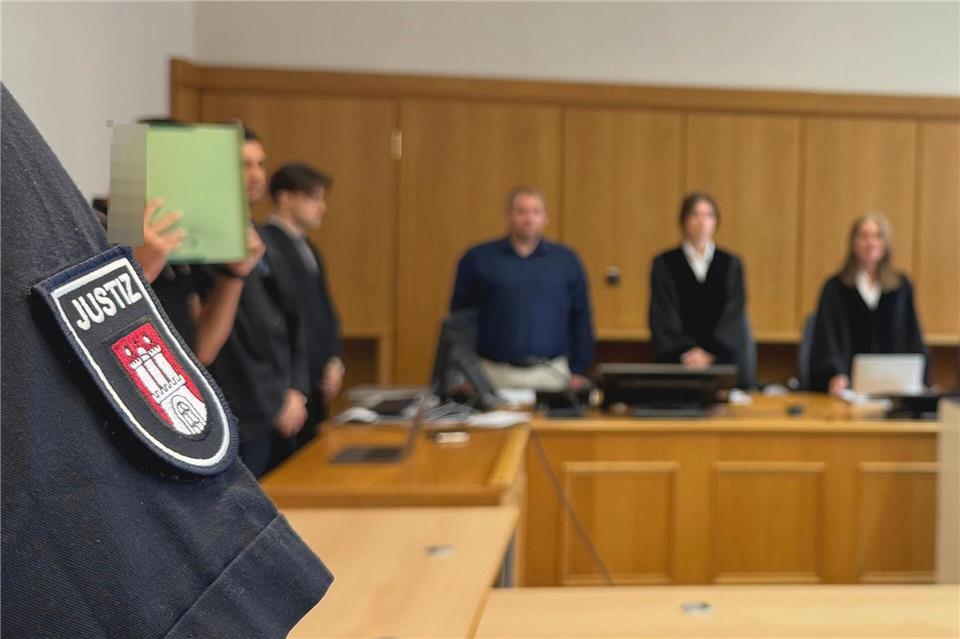 Unmittelbar nach dem Verlesen der Anklageschrift ist der Prozess gegen den 18 Jahre alten Angeklagten nicht-öffentlich fortgeführt worden. Christiane Bosch/dpa