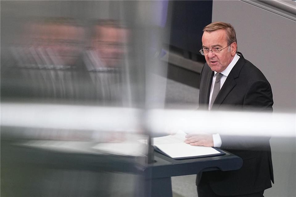 „Unsere Hauptaufgabe ist, schnell Verteidigungsfähigkeit und schnell Vollausstattung herbeizuführen“, sagt Verteidigungsminister Pistorius. Michael Kappeler/dpa