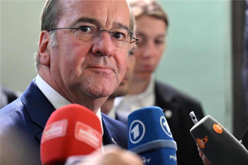 „Unsere Hauptaufgabe ist, schnell Verteidigungsfähigkeit und schnell Vollausstattung herbeizuführen“, sagt Verteidigungsminister Pistorius. Martin Schutt/dpa