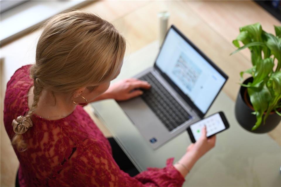 Unseriöse Chats: Misstrauen Sie Finanzangeboten in Messenger-Gruppen - insbesondere mit sehr hohen Renditeversprechen.picture alliance/dpa