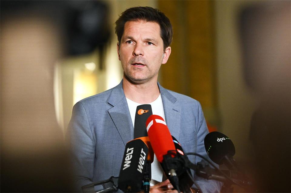 Unter Demokraten gehöre es sich, eine Einladung anzunehmen, sagte Krach. Britta Pedersen/dpa