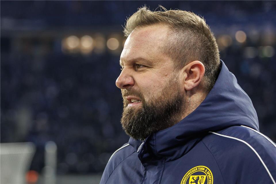 Unter Druck: Braunschweig-Trainer Heiner Backhaus.Andreas Gora/dpa