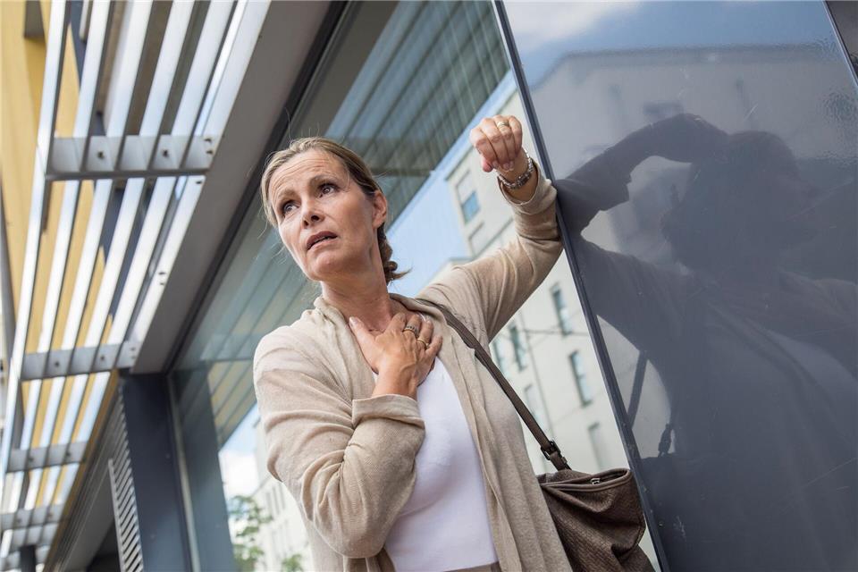 Unter Strom: Stress kann ein Auslöser für Hitzewallungen sein. Christin Klose/dpa-tmn