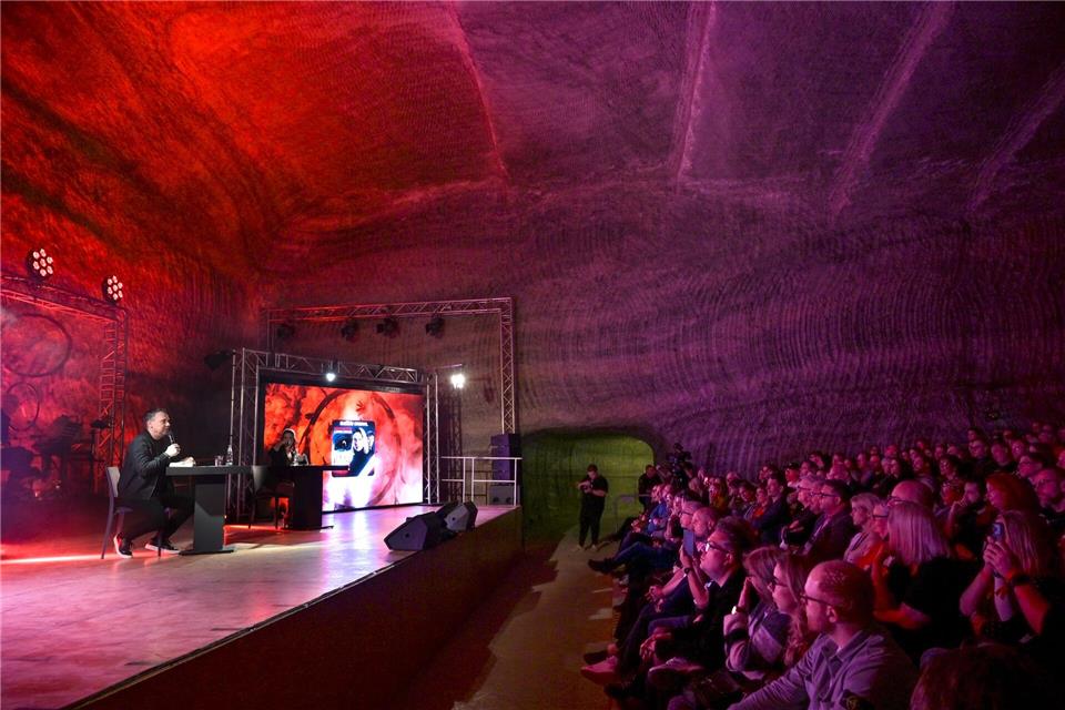 Unter Tage wird’s gruselig: Fitzek und Strauss präsentieren „REM“ im Bergwerk SondershausenHeiko Rebsch/dpa