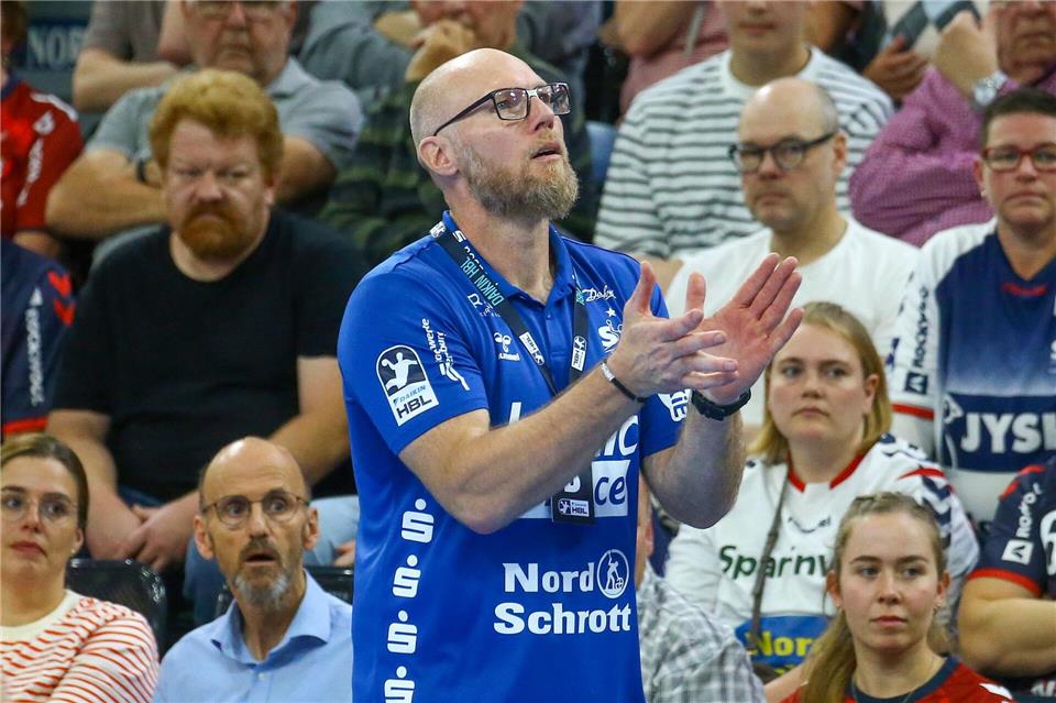 Unter Trainer Ales Pajovic ist die SG Flensburg-Handewitt in dieser Saison noch ungeschlagen. (Archivfoto) Michael Hundt/dpa