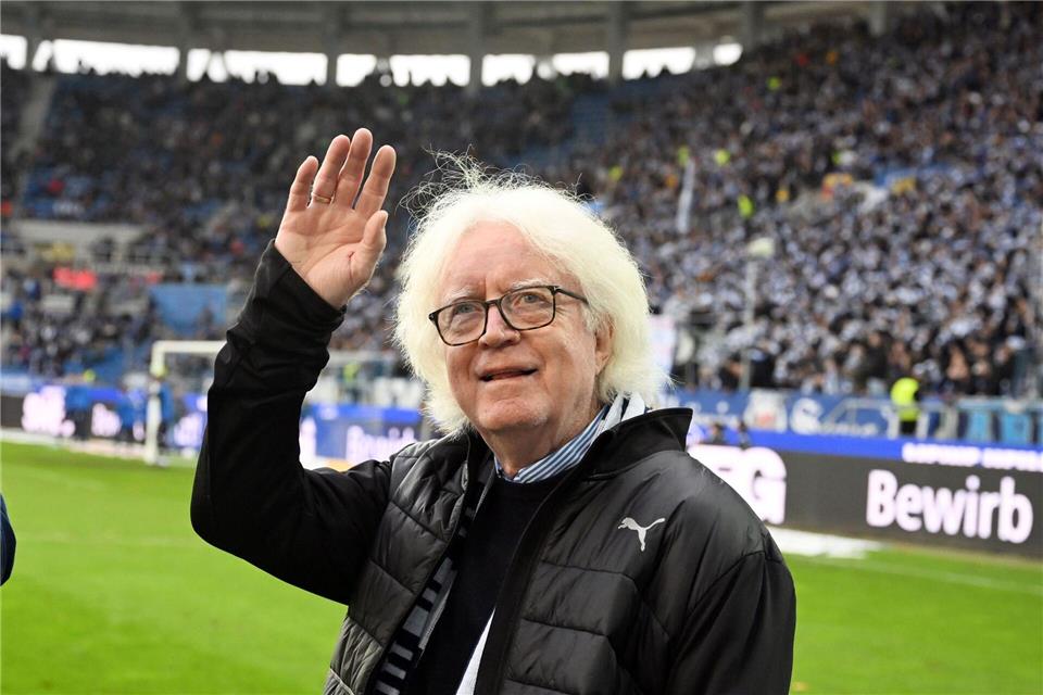 „Mein Leben“: KSC-Ikone Schäfer hofft auf Trainer-Comeback Unter Winfried Schäfer erlebte der Karlsruher SC in den 1990er-Jahren ruhmreiche Zeiten.Uli Deck/dpa