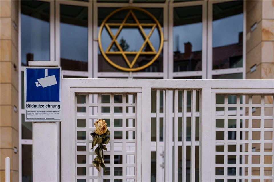 Unter anderem Synagogen werden nach dem Angriff auf den Iran schärfer bewacht. (Archivbild)Andreas Arnold/dpa