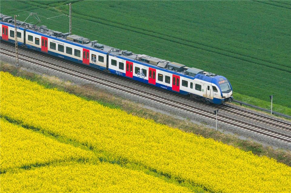 Unter anderem die S4 der S-Bahn Hannover ist betroffen. (Symbolbild)Julian Stratenschulte/dpa