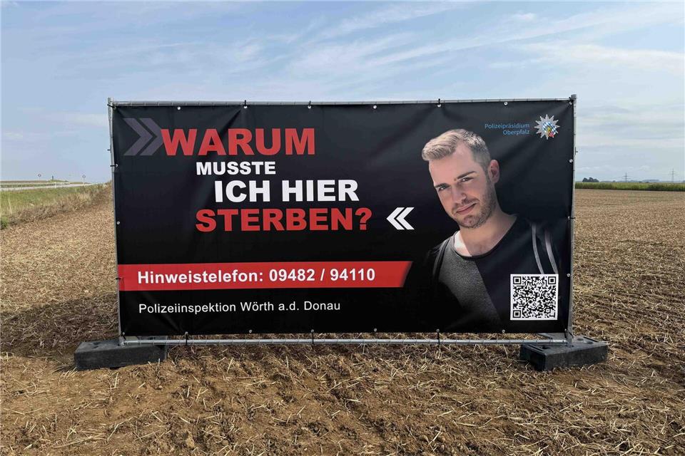 Unter anderem mit diesem Plakat hatte die Polizei um Hinweise gebeten. (Archivfoto)Bäumler/Polizeipräsidium Oberpfalz/dpa