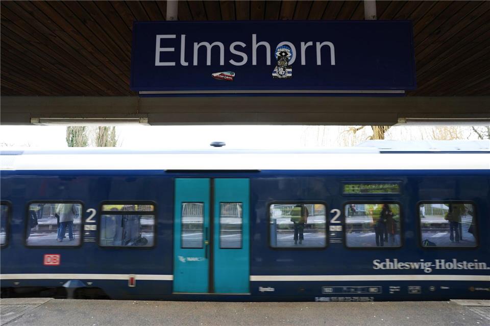 Unter anderem soll der Bahnsteg in Elmshorn verlängert werden. Marcus Brandt/dpa