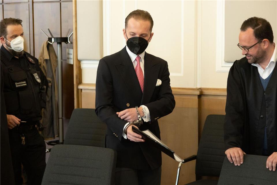 Unter anderem wegen Betrugs mit nicht existenten Windkraftprojekten wurde Hendrik Holt zu einer mehrjährigen Freiheitsstrafe verurteilt. (Archivbild) Friso Gentsch/dpa