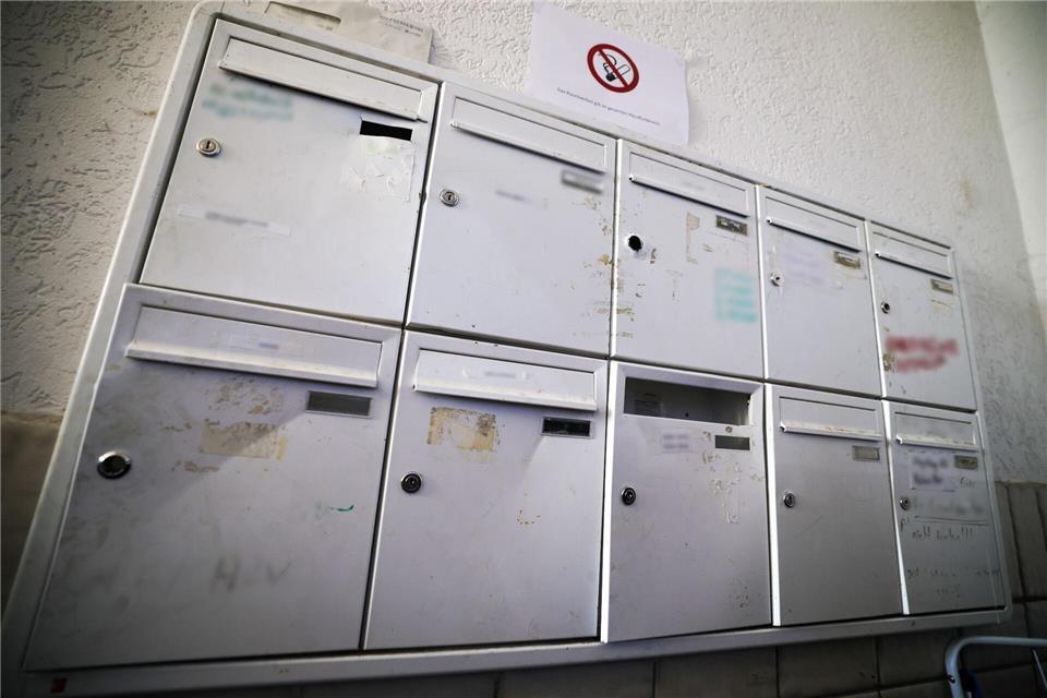 Unter anderem wurden mehr als 200 Meldeverstöße festgestellt. (Symbolfoto) Christoph Reichwein/dpa