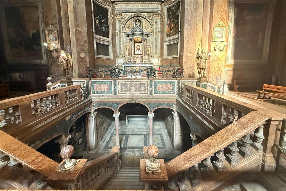 Unter dem Altar liegen Reliquien des heilig gesprochenen Papstes Silvester I.. (Archivbild)Christoph Sator/dpa