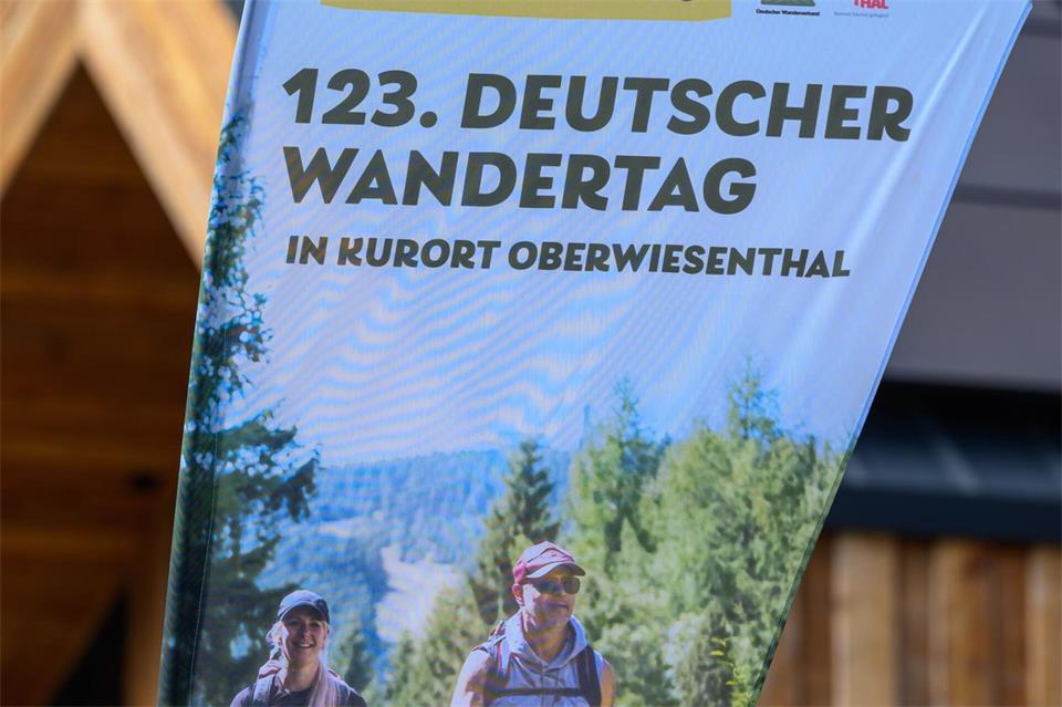 Unter dem Titel „Bewegt verbunden – Gemeinsam durch das Erzgebirge“ lädt der Deutsche Wandertag nach Oberwiesenthal. Hendrik Schmidt/dpa