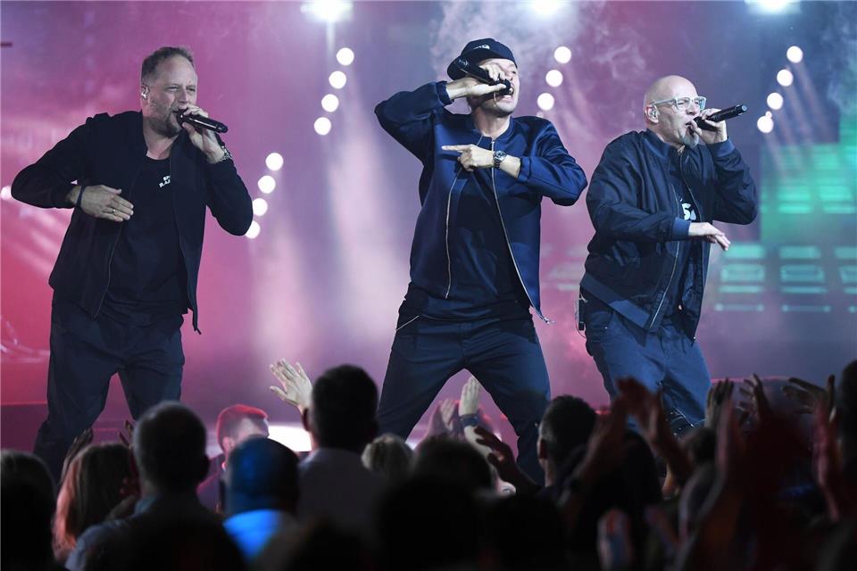 Unter dem Titel „Der letzte Bus“ wollen die Vier mindestens 18 Monate unterwegs sein. (Archiv) Uli Deck/dpa