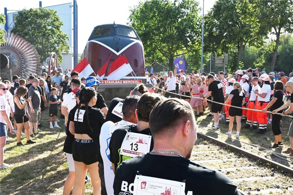 Unter den 111 kräftigen Teilnehmern waren viele Sportler.Uli Deck/dpa