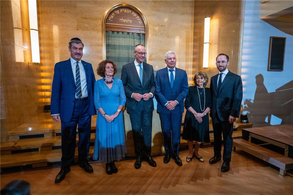 Münchner Bauhaus-Synagoge wieder eröffnet Unter den Ehrengästen waren auch Ministerpräsident Markus Söder (CSU), Charlotte Knobloch und der Pianist Igor Levit.Leonie Asendorpf/dpa