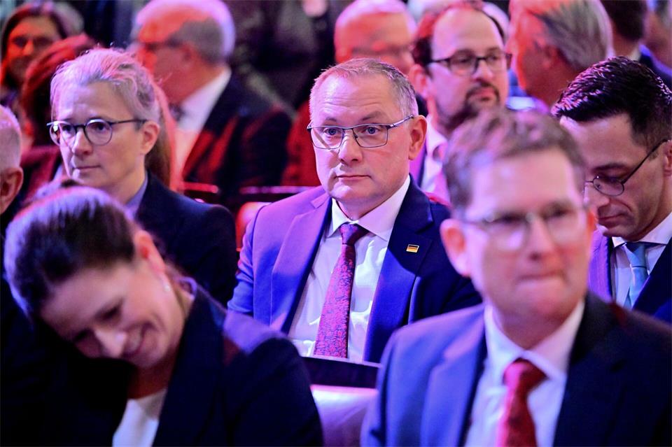 Unter den Gästen beim Festakt war auch AfD-Parteichef Tino Chrupalla.Sina Schuldt/dpa-Pool/dpa