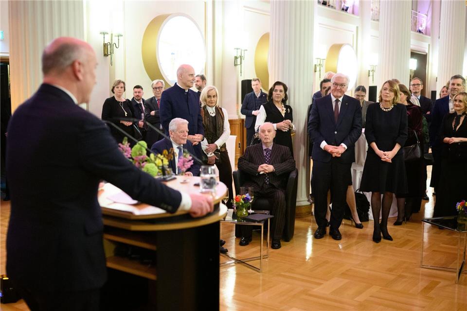 Unter den Gästen sind auch der frühere Bundespräsident Joachim Gauck und Dirigent Daniel Barenboim.Bernd von Jutrczenka/dpa