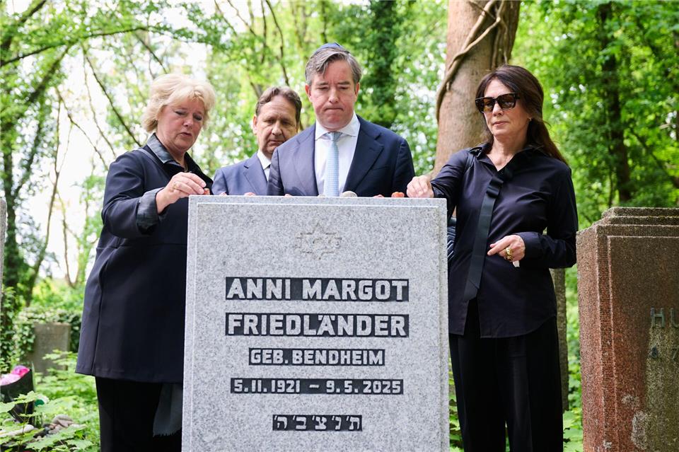 Unter den Teilnehmern waren unter anderem Monika Grütters und Iris Berben.Annette Riedl/dpa