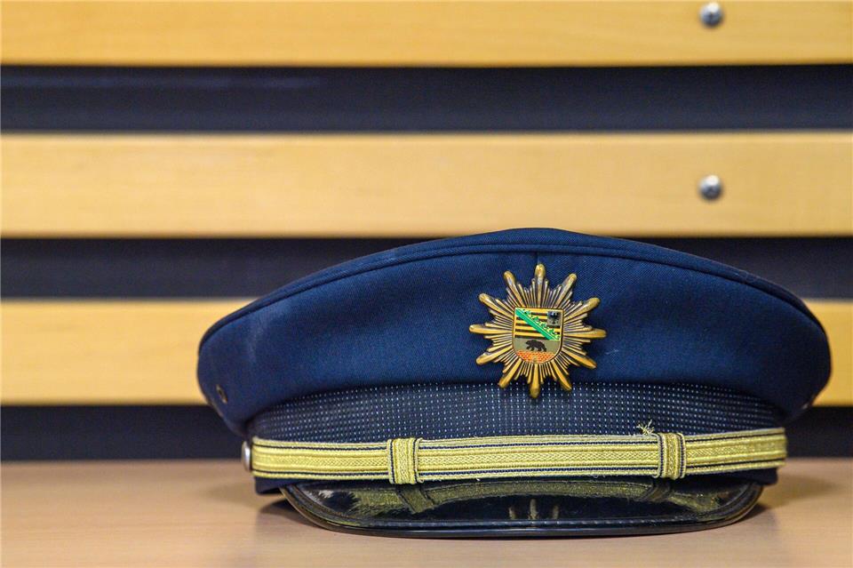 Unter den Verdächtigen ist auch ein kommunaler Mandatsträger der AfD und ein Sympathisant der „Reichsbürger“-Gruppe um Heinrich XIII. Prinz Reuß. (Symbolbild)Klaus-Dietmar Gabbert/dpa