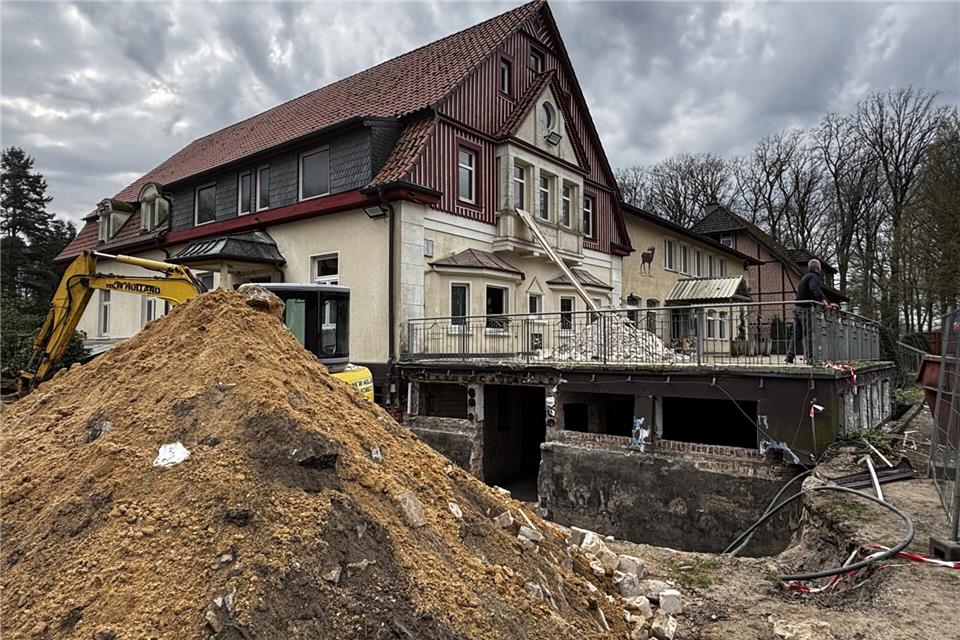 Unter der Terrasse des früheren Restaurants lag die alte Kegelbahn, die künftig vom DC Dartona umgebaut werden soll.