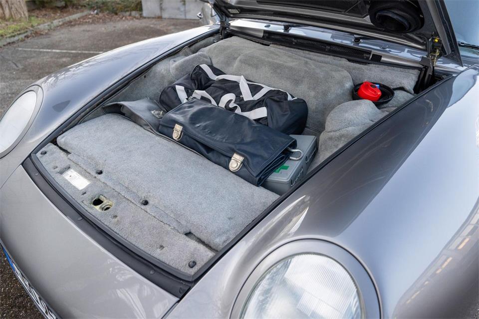 Unter der Vorderhaube ist Platz für eine Reisetasche - der Boxermotor sitzt im Heck des 959.Deniz Calagan/Porsche AG/dpa-tmn