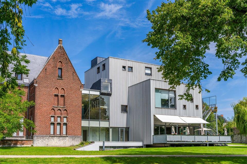 Untergebracht in einem einstigen Kloster mit modernem Anbau: das Museum für Fotografie in Charleroi.Oliver Gerhard/dpa-tmn