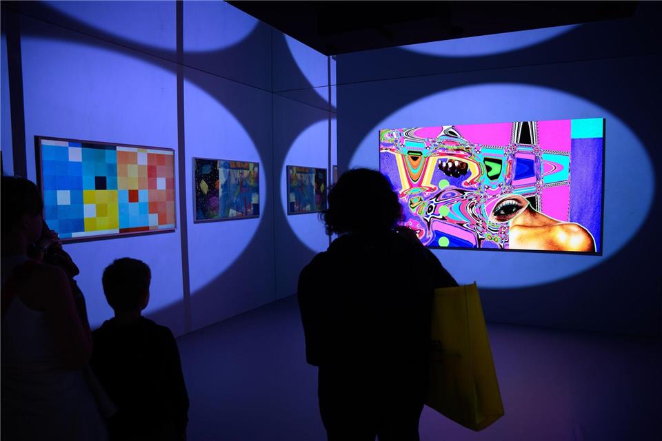 Unterhaltungselektronik wird in der Tendenz billiger. (Symbolbild)Bernd von Jutrczenka/dpa