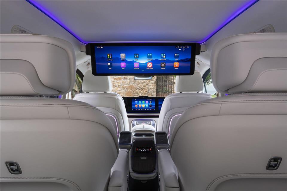 Unterhaltungswert? Hoch! Auch im Fond des VLE können die Passagiere auf ein großes Infotainmentangebot zurückgreifen.Henri Bubeck/Mercedes-Benz AG/dpa-tmn