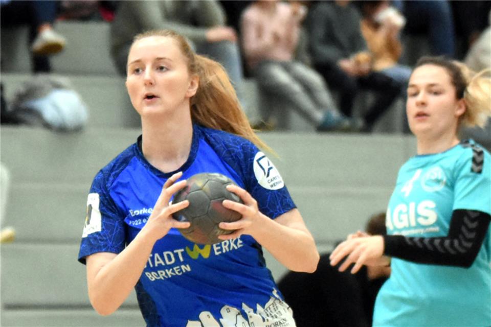 Unterlag mit ihrem TV Borken in Kaldenkrichen: Bea Hövelbrinks (links).